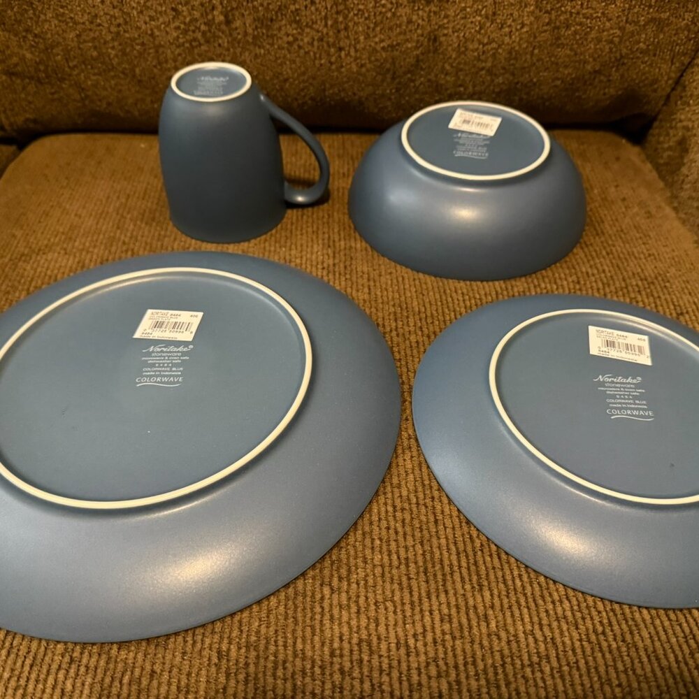 Blue Colorwave Place Setting - Picture 4 of 5